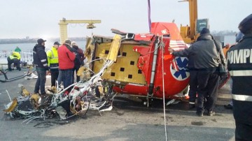 NEGLIJENŢE CRIMINALE: elicopterul nu avea voie să zboare fără veste şi barcă de salvare la bord